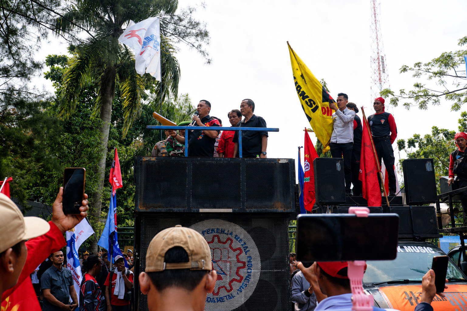 Terima Massa Aksi Buruh, Plt. Bupati Asep Dukung Aspirasi Aliansi Buruh